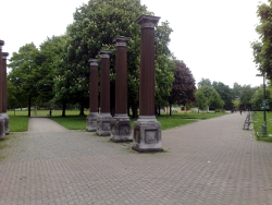 Der Kennedypark mit blick auf die vier Säulen