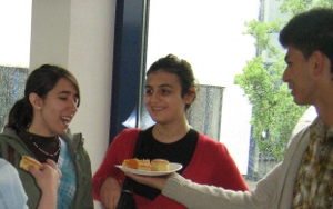 Schler nehmen thiopische Speisen unter die Lupe.