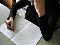 Bild eines schreibenden Schlers